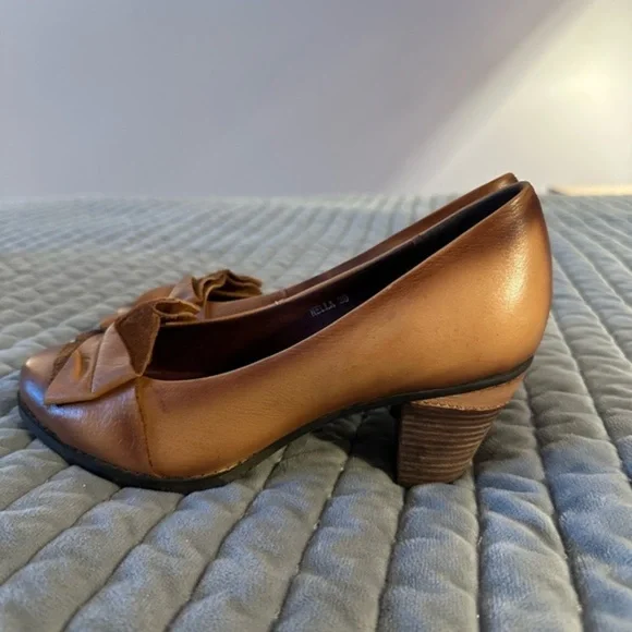 L’Artiste by Spring‎ Step Beautiful unique brown heels size 39 (8.5 US). GUC - Picture 4 of 8